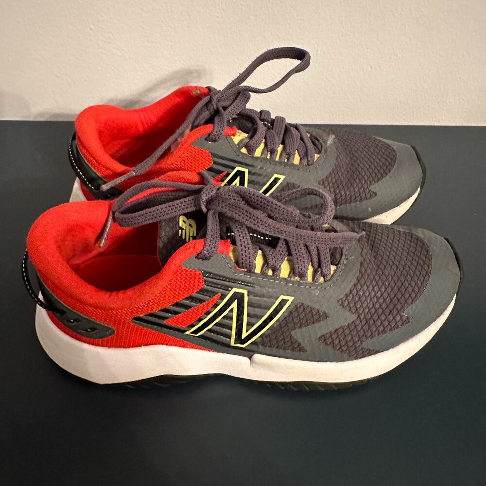 New Balance Rave Run Youth Little Kids Boys Shoes Gray Red 2M Trainers Sneakers